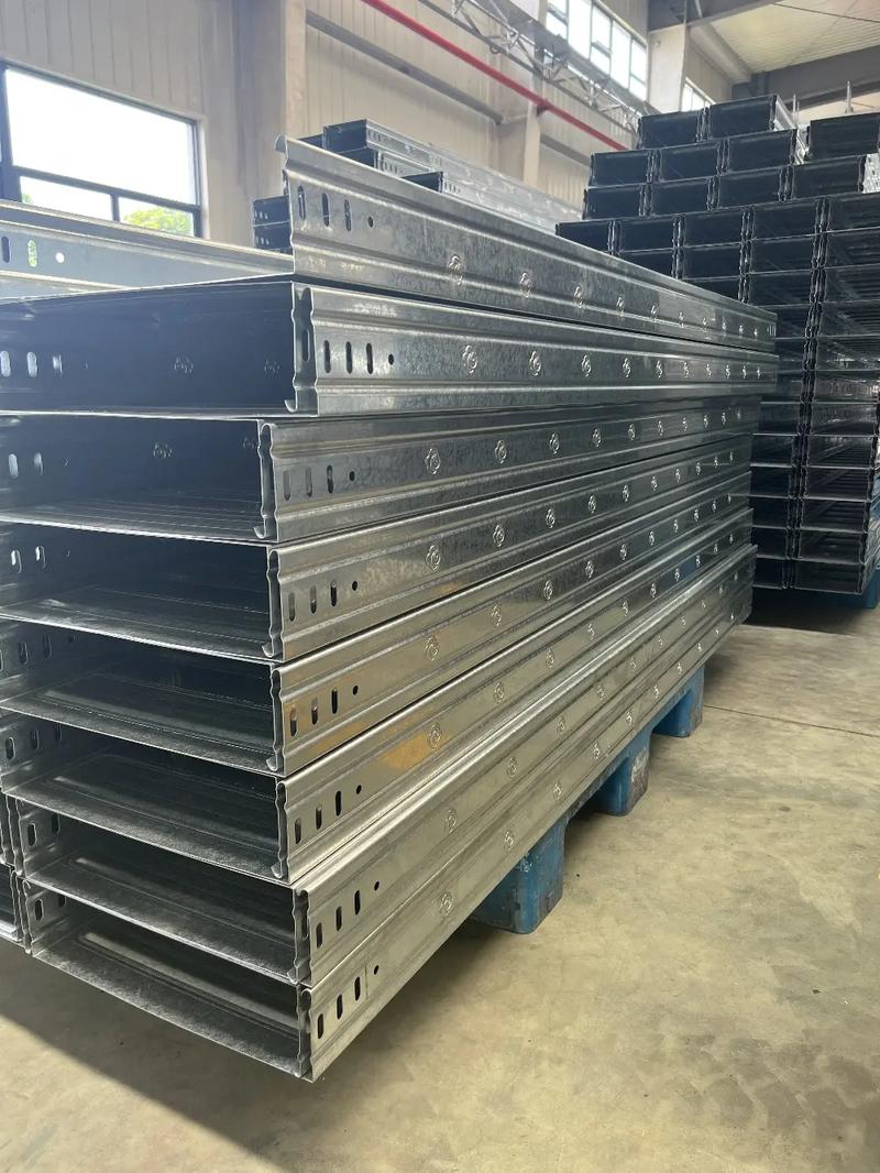 梯級(jí)式電纜橋架：工業(yè)布線的“散熱專(zhuān)家”與“靈活管家”